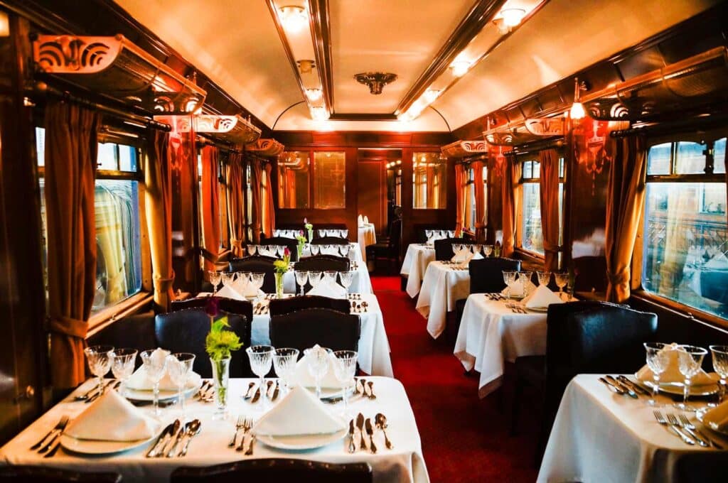 Comidas gourmet en trenes de lujo: una experiencia exquisita