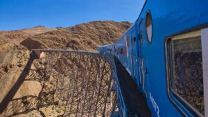 Destinos ocultos accesibles en tren para explorar y disfrutar