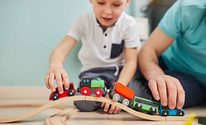 Factores a considerar al hacer conexiones de tren con niños