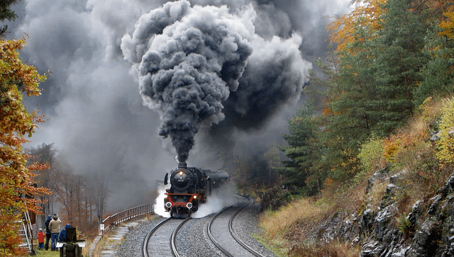 La transición del tren de vapor al tren eléctrico: cómo se vivió