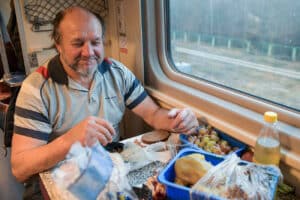 Por qué no se puede disfrutar plenamente de la comida en el tren