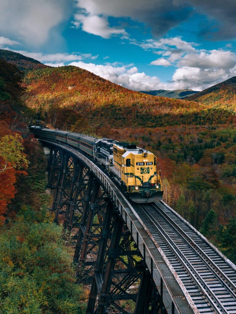 Trenes emblemáticos que cruzan paisajes de ensueño